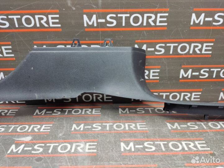 Накладка на порог салона правая Audi Q7 4LB BHK