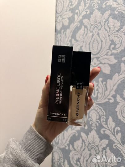 Givenchy prisme libre skin-caring glow