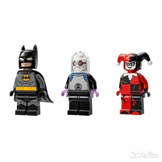 Lego Batman 76274 Бэтмен на Бэтмобиле против Харли Квинн и Мистера Фриза