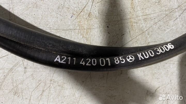 Трос стояночного тормоза Mercedes Benz W211