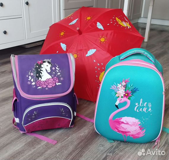 Школьные рюкзаки и зонт