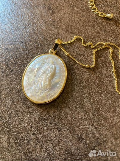 Цепочка с барельефом святой