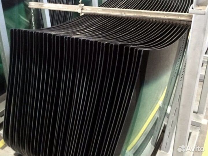 Стекло лобовое JCB