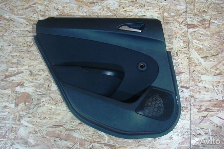 Opel Astra J Обшивка двери задней левой