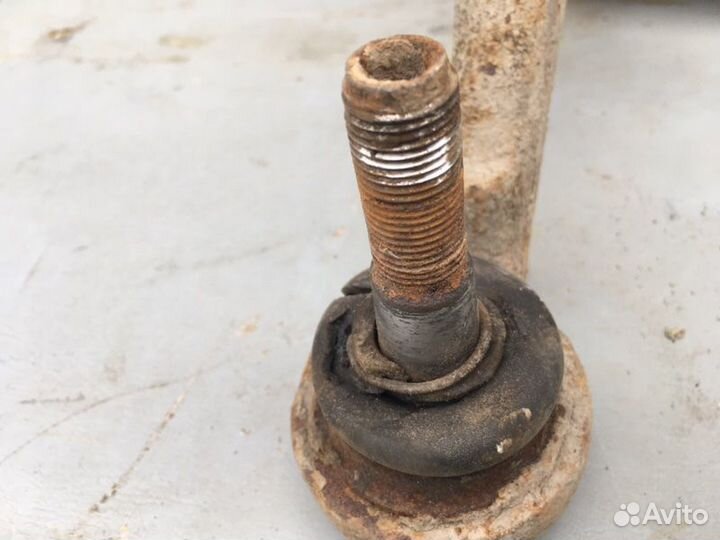 Рычаг передний верхний правый Volkswagen