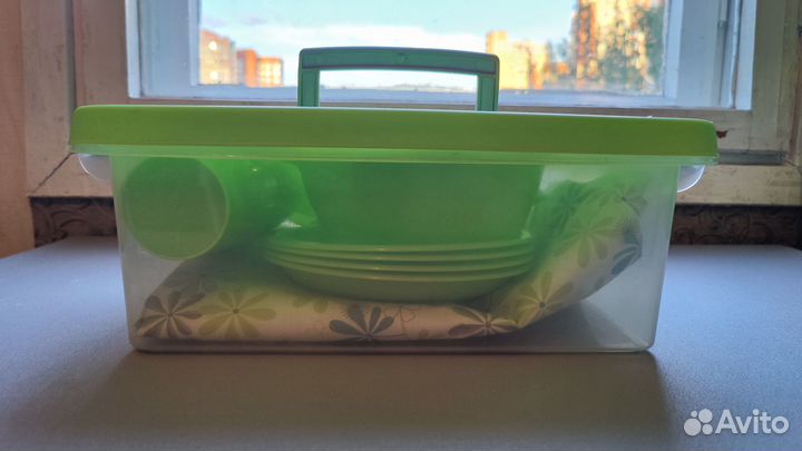 Набор посуды для пикника на 4 персоны