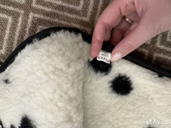 Новые детский жилет и тапочки из нат. шерсти