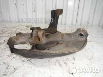 Кулак передний правый