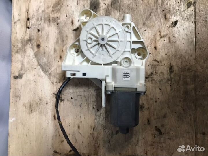 Моторчик стеклоподъемника передний правый Ford
