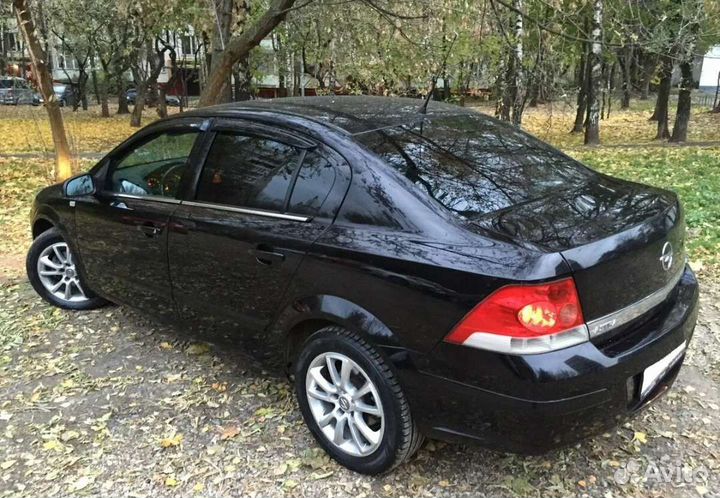 Opel Astra H седан