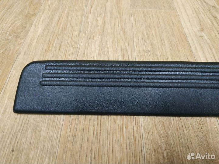 Накладка порога передняя левая Nissan Primera P11