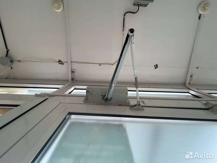 Установка дверного доводчика