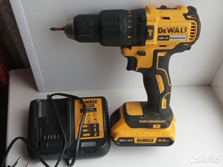 Шуруповерт DeWalt