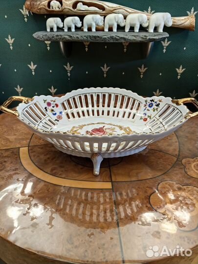 Ваза для фруктов на ножках фарфор