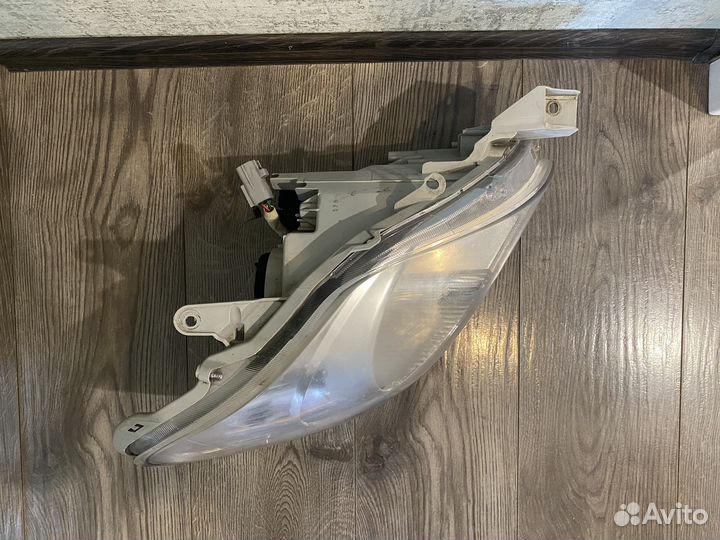 Toyota belta фара правая оригинальная
