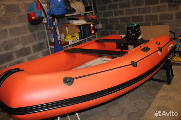 Лодка с мотором