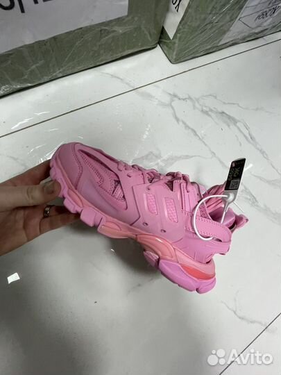 Balenciaga track 1 pink розовые на руках