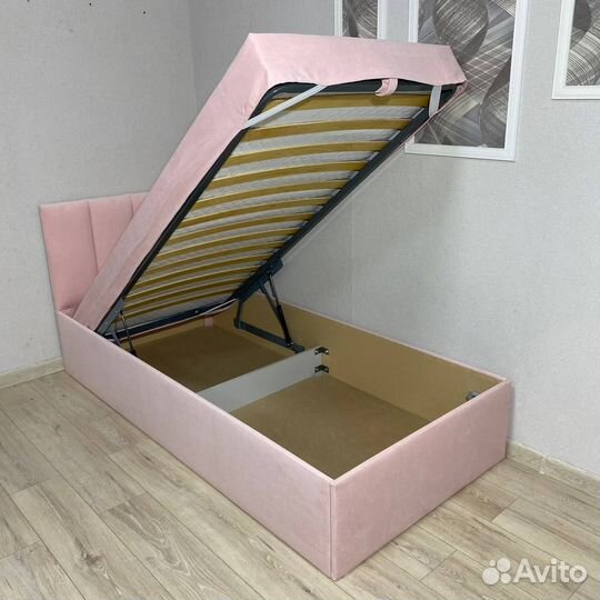 Детская кровать с мягкой спинкой