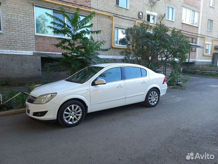 Opel Astra 1.8 МТ, 2013, 230 000 км