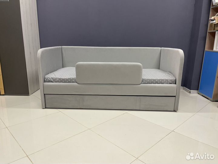 Кровать диван 170*80 с витрины полный комплект