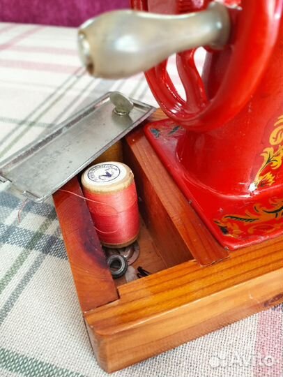 Детская швейная машинка СССР