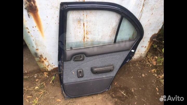 Дверь задняя правая на toyota sprinter AE100