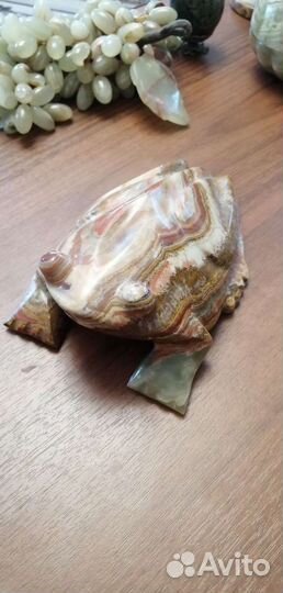 Лягушка из оникса