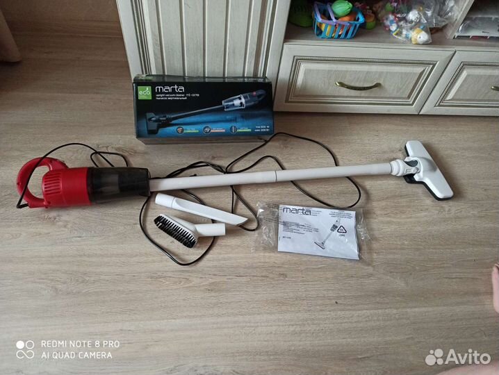 Вертикальный пылесос marta новый