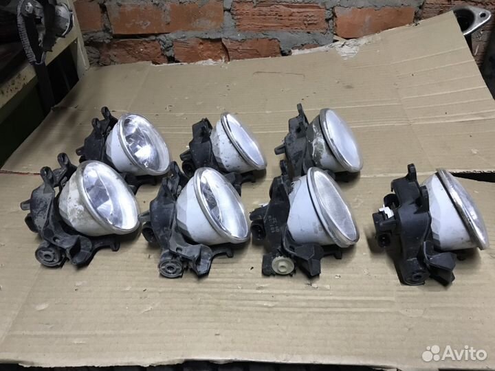 Toyota Corolla Auris правая туманка