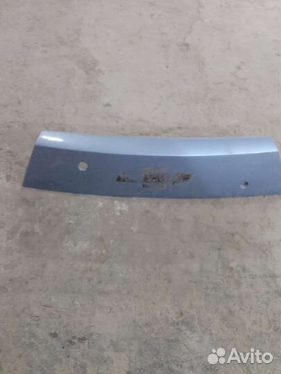 Задняя накладка крышки багажника Шевроле Спарк