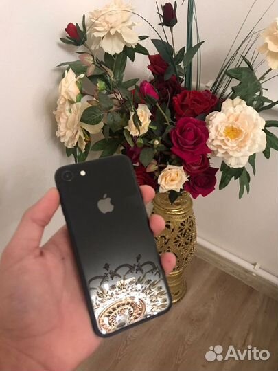 Телефон iPhone8