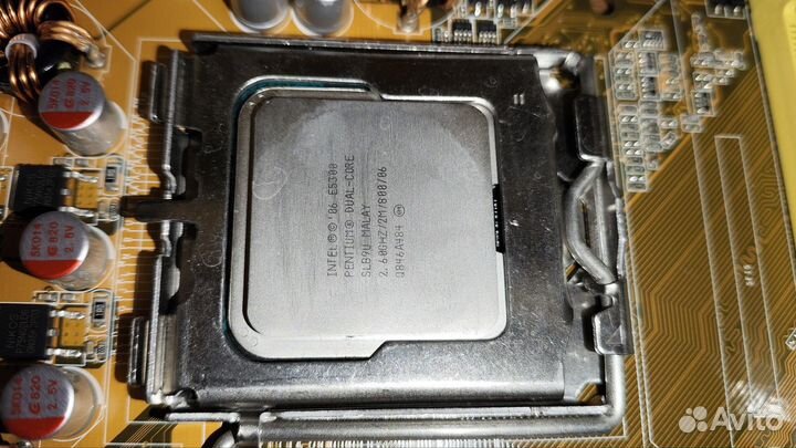 Материнская плата с процессором и памятью