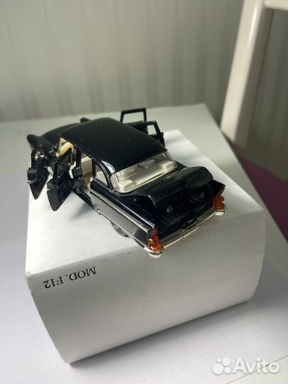 Модель автомобиля 1:43 газ -13 