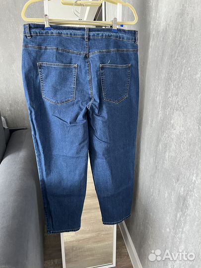 Джинсы mom