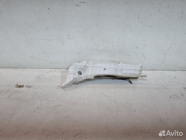 Бачок омывателя Toyota Land Cruiser 200 2016-2022