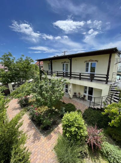 Дом 208 м² на участке 7 сот.