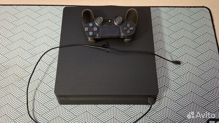 Игровая приставка ps4 slim 1tb, б/у, +1 игра