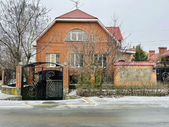 Дом 309 м² на участке 9 сот.