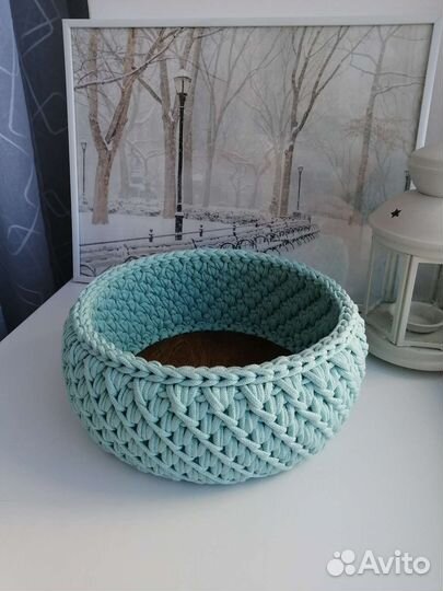 Вязаная корзина из шнура