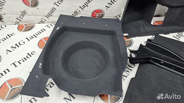 Обшивки багажника на Mercedes-Benz W211