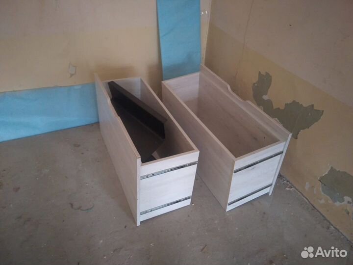 Стеллаж с зеркалом для салона красоты