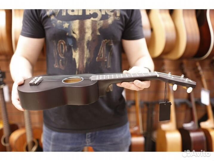 Listen LIS-100BK Укулеле сопрано, цвет черный