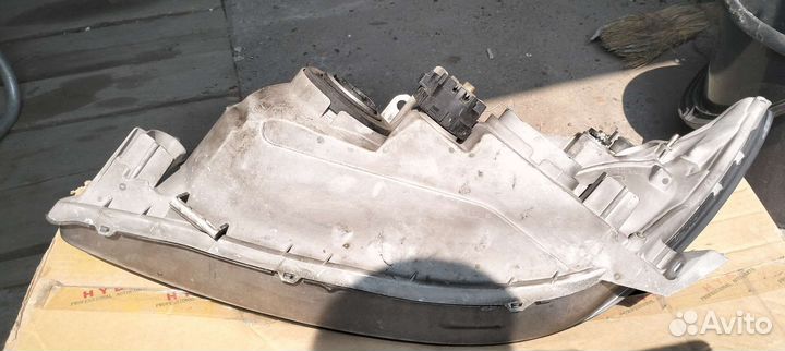 Правая (по ходу движения) фара