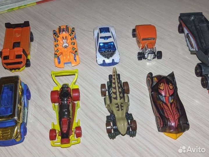 Набор машинок хотвилс