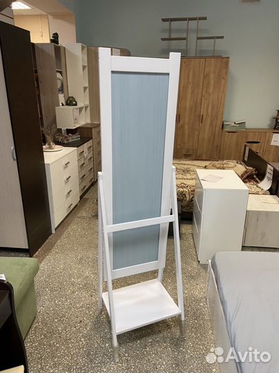 Зеркало напольное с полкой