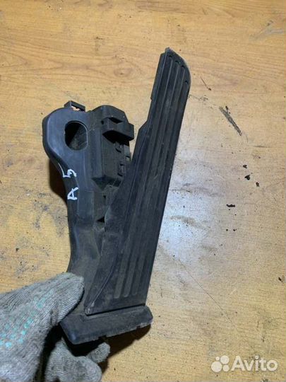 Педаль газа Skoda Octavia A5 лифтбек BSE 1.6 102