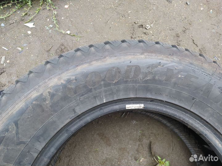 Goodyear UltraGrip 265/65 R17