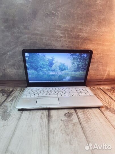 Ноутбук Sony Vaio бeлый / Cоrе i5 / Radеоn