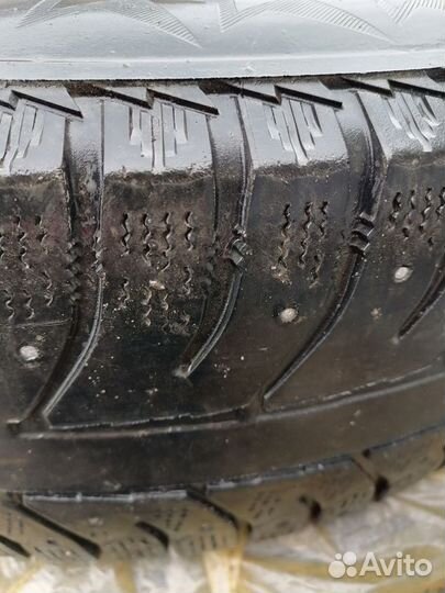 Bridgestone Ice Cruiser 7000 215/70 R16