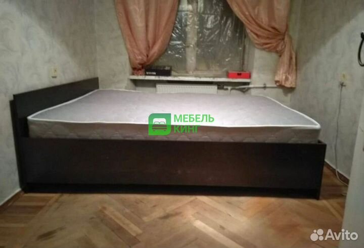 Кровать двуспальная с матрасом